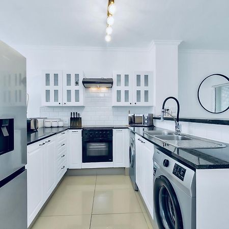 2 Bedroom 2 Bath Luxury - Sandton Cbd Johannesburg Esterno foto