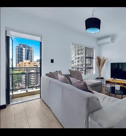2 Bedroom 2 Bath Luxury - Sandton Cbd Johannesburg Esterno foto