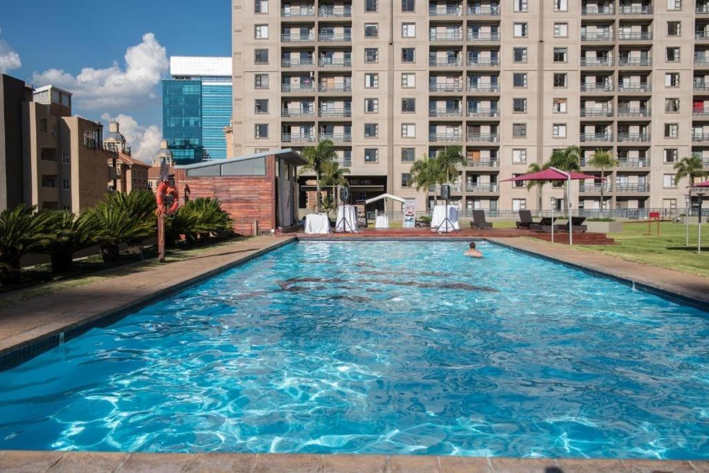 2 Bedroom 2 Bath Luxury - Sandton Cbd Johannesburg Esterno foto