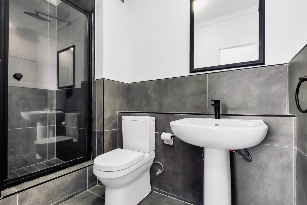 2 Bedroom 2 Bath Luxury - Sandton Cbd Johannesburg Esterno foto