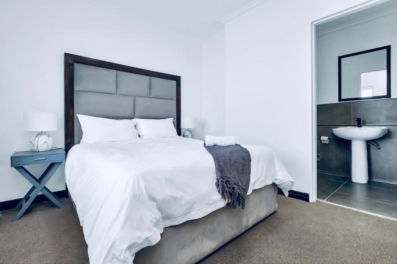 2 Bedroom 2 Bath Luxury - Sandton Cbd Johannesburg Esterno foto